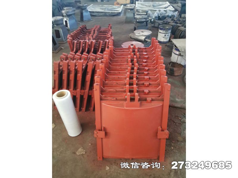 截污铸铁方形渠道门安装于污水处理厂、工业废水系统，由环保公司、市政工程公司等单位采用。方形结构适配矩形渠道，铸铁材质耐化学腐蚀。可调式截污挂篮拦截杂物，支持防堵设计，适配复杂水质环境。截污铸铁方形渠道门价格电话微信联系厂家。